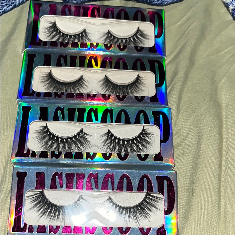 Voluminous Black Lashes for Glamorous Eyes